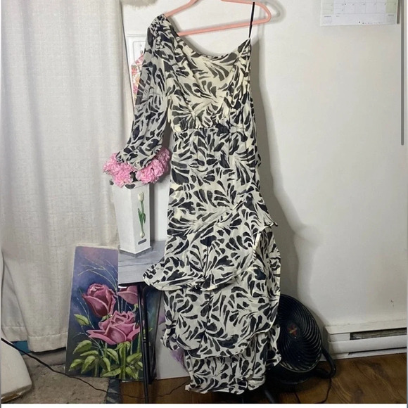 Alexis Dresses & Skirts - 𝅺🌷  Alexis🌷 Asymmetrical Layered Chiffon One Shoulder Sleeve Evening Dress